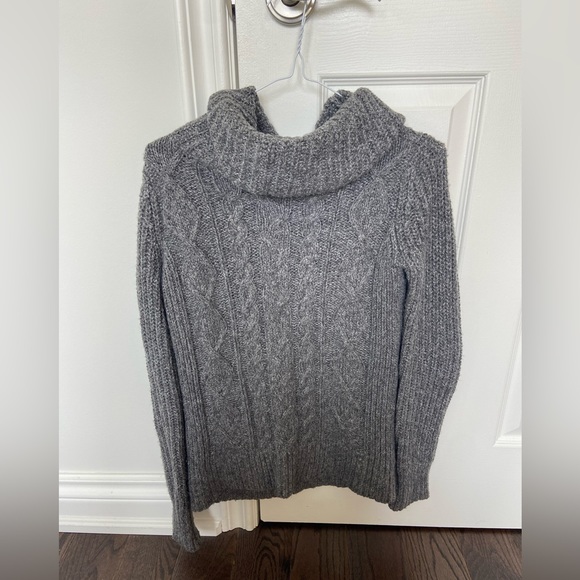 Abercrombie & Fitch Turtle Neck - Picture 1 of 3